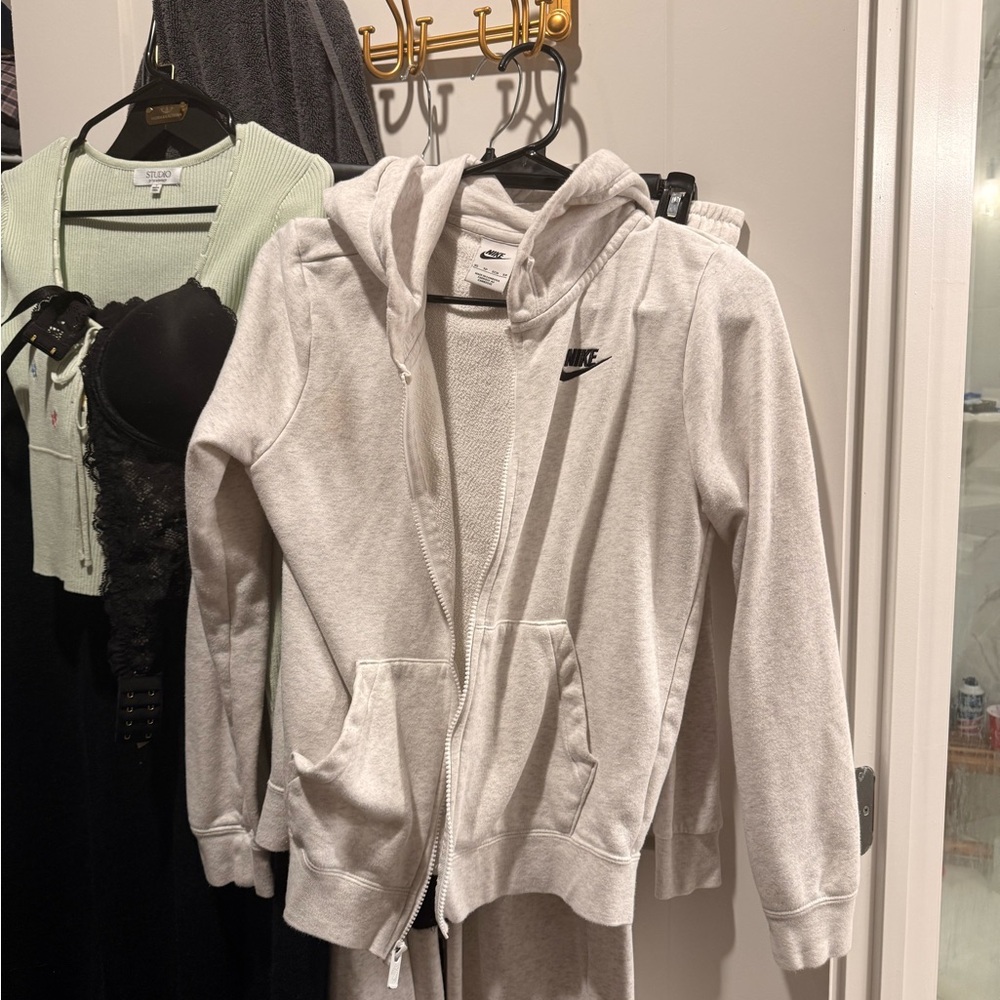 Nike Light Oatmeal / Cream Zip Hoodie + Jogger Set XS 🤍